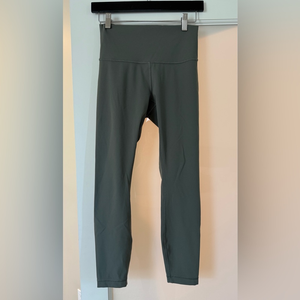 Lululemon High Rise Wunder Under size 6 sage. 25”
